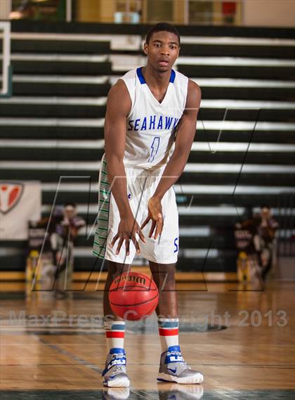 Thumbnail 3 in Centreville vs South Lakes (Wakefield Holiday Tournament) photogallery.