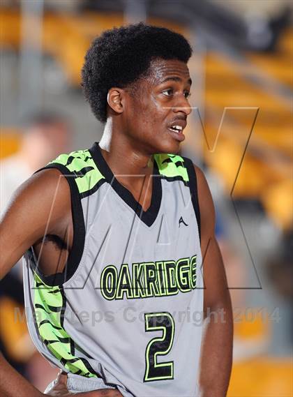 Thumbnail 3 in Oak Ridge vs. St. John Bosco (City of Palms Classic) photogallery.