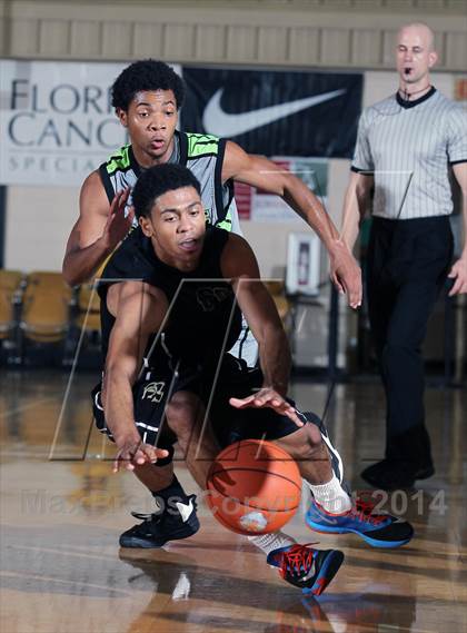 Thumbnail 2 in Oak Ridge vs. St. John Bosco (City of Palms Classic) photogallery.