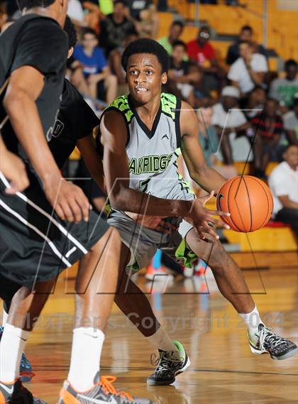 Thumbnail 3 in Oak Ridge vs. St. John Bosco (City of Palms Classic) photogallery.