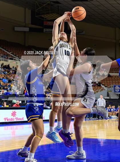 Thumbnail 1 in Fort Thomas vs Joseph City (AIA 1A Final) photogallery.