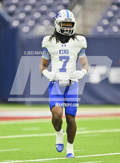 Thumbnail 2 in King vs. Fort Bend Hightower (UIL Football 6A D2 Region 3 Regional) photogallery.