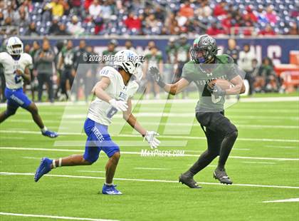 Thumbnail 1 in King vs. Fort Bend Hightower (UIL Football 6A D2 Region 3 Regional) photogallery.