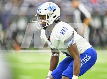 Thumbnail 2 in King vs. Fort Bend Hightower (UIL Football 6A D2 Region 3 Regional) photogallery.