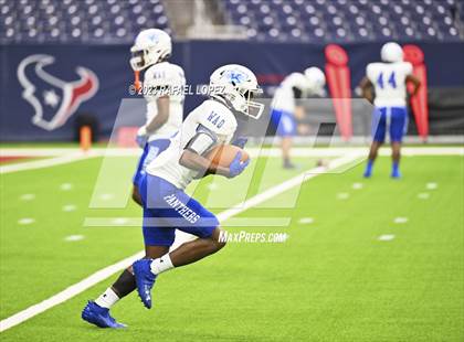 Thumbnail 1 in King vs. Fort Bend Hightower (UIL Football 6A D2 Region 3 Regional) photogallery.