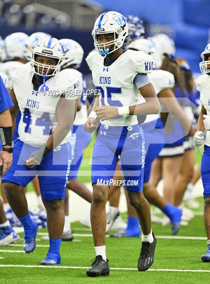 Thumbnail 1 in King vs. Fort Bend Hightower (UIL Football 6A D2 Region 3 Regional) photogallery.