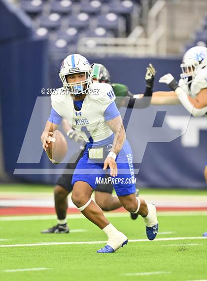 Thumbnail 1 in King vs. Fort Bend Hightower (UIL Football 6A D2 Region 3 Regional) photogallery.