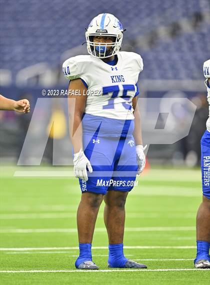 Thumbnail 2 in King vs. Fort Bend Hightower (UIL Football 6A D2 Region 3 Regional) photogallery.