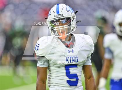 Thumbnail 2 in King vs. Fort Bend Hightower (UIL Football 6A D2 Region 3 Regional) photogallery.
