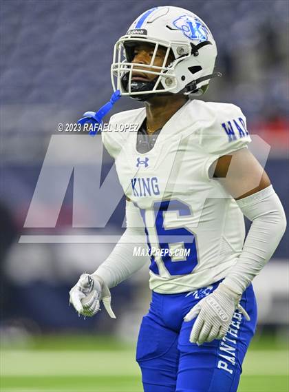 Thumbnail 3 in King vs. Fort Bend Hightower (UIL Football 6A D2 Region 3 Regional) photogallery.
