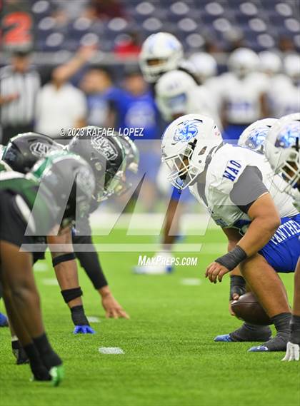 Thumbnail 2 in King vs. Fort Bend Hightower (UIL Football 6A D2 Region 3 Regional) photogallery.