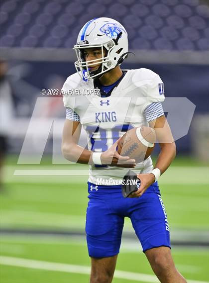 Thumbnail 1 in King vs. Fort Bend Hightower (UIL Football 6A D2 Region 3 Regional) photogallery.