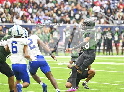Thumbnail 2 in King vs. Fort Bend Hightower (UIL Football 6A D2 Region 3 Regional) photogallery.