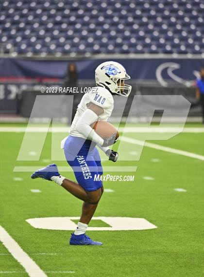 Thumbnail 1 in King vs. Fort Bend Hightower (UIL Football 6A D2 Region 3 Regional) photogallery.