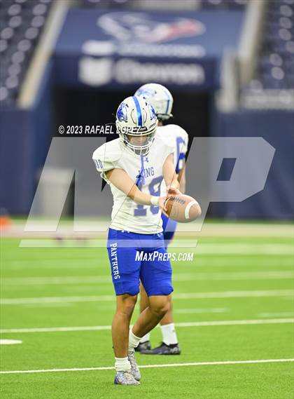 Thumbnail 3 in King vs. Fort Bend Hightower (UIL Football 6A D2 Region 3 Regional) photogallery.