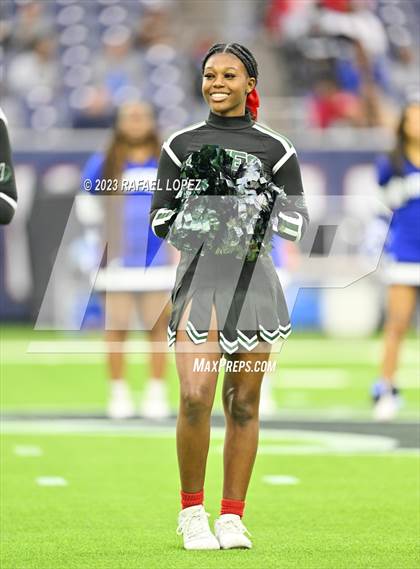 Thumbnail 2 in King vs. Fort Bend Hightower (UIL Football 6A D2 Region 3 Regional) photogallery.