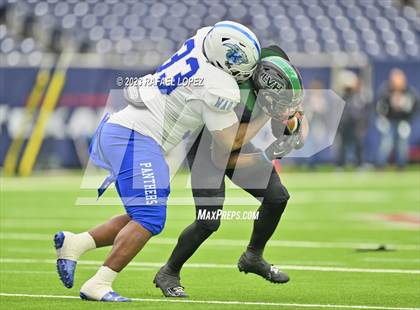 Thumbnail 3 in King vs. Fort Bend Hightower (UIL Football 6A D2 Region 3 Regional) photogallery.