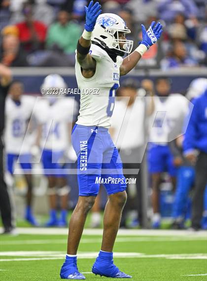 Thumbnail 2 in King vs. Fort Bend Hightower (UIL Football 6A D2 Region 3 Regional) photogallery.