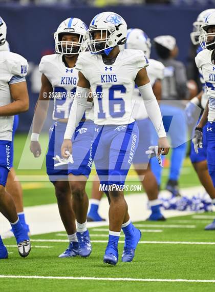 Thumbnail 3 in King vs. Fort Bend Hightower (UIL Football 6A D2 Region 3 Regional) photogallery.