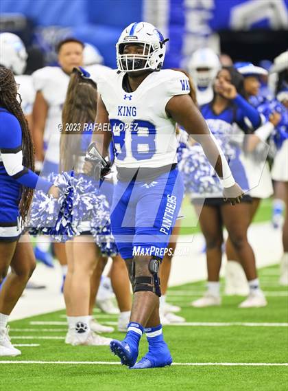 Thumbnail 2 in King vs. Fort Bend Hightower (UIL Football 6A D2 Region 3 Regional) photogallery.