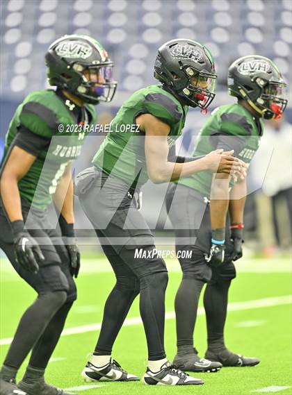 Thumbnail 1 in King vs. Fort Bend Hightower (UIL Football 6A D2 Region 3 Regional) photogallery.