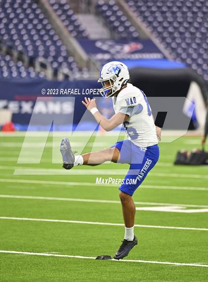 Thumbnail 1 in King vs. Fort Bend Hightower (UIL Football 6A D2 Region 3 Regional) photogallery.