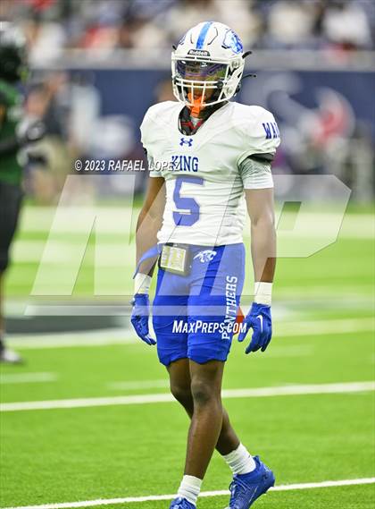 Thumbnail 1 in King vs. Fort Bend Hightower (UIL Football 6A D2 Region 3 Regional) photogallery.