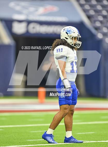 Thumbnail 1 in King vs. Fort Bend Hightower (UIL Football 6A D2 Region 3 Regional) photogallery.