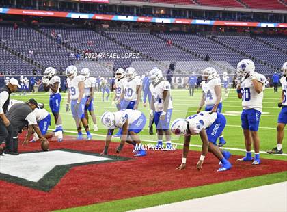 Thumbnail 1 in King vs. Fort Bend Hightower (UIL Football 6A D2 Region 3 Regional) photogallery.
