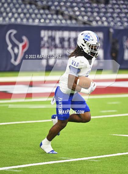 Thumbnail 2 in King vs. Fort Bend Hightower (UIL Football 6A D2 Region 3 Regional) photogallery.