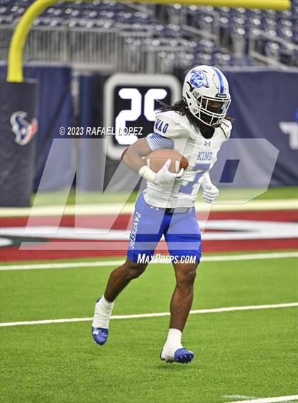 Thumbnail 2 in King vs. Fort Bend Hightower (UIL Football 6A D2 Region 3 Regional) photogallery.