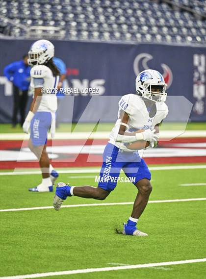 Thumbnail 3 in King vs. Fort Bend Hightower (UIL Football 6A D2 Region 3 Regional) photogallery.