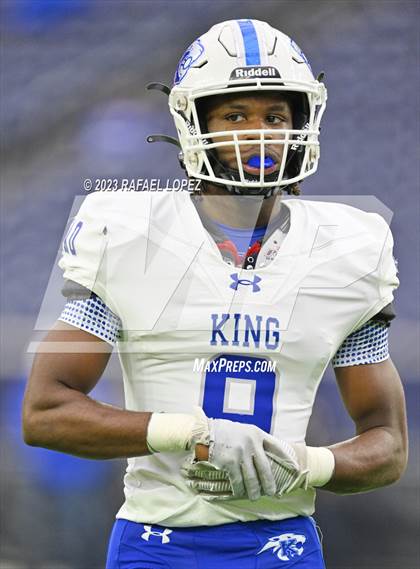 Thumbnail 1 in King vs. Fort Bend Hightower (UIL Football 6A D2 Region 3 Regional) photogallery.