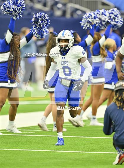 Thumbnail 2 in King vs. Fort Bend Hightower (UIL Football 6A D2 Region 3 Regional) photogallery.