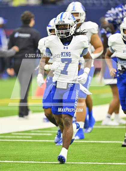 Thumbnail 2 in King vs. Fort Bend Hightower (UIL Football 6A D2 Region 3 Regional) photogallery.