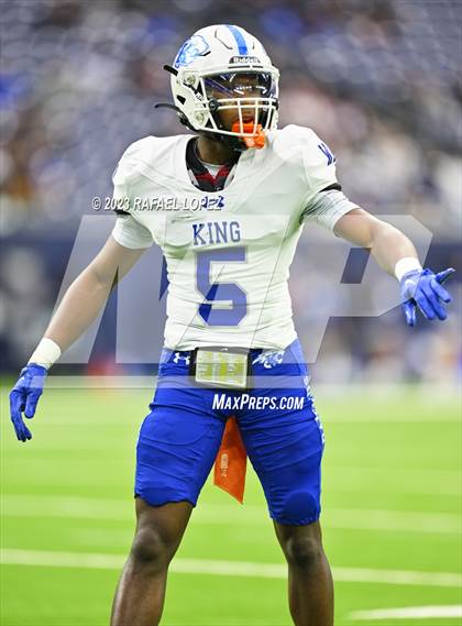 Thumbnail 3 in King vs. Fort Bend Hightower (UIL Football 6A D2 Region 3 Regional) photogallery.