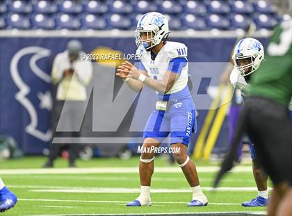 Thumbnail 1 in King vs. Fort Bend Hightower (UIL Football 6A D2 Region 3 Regional) photogallery.