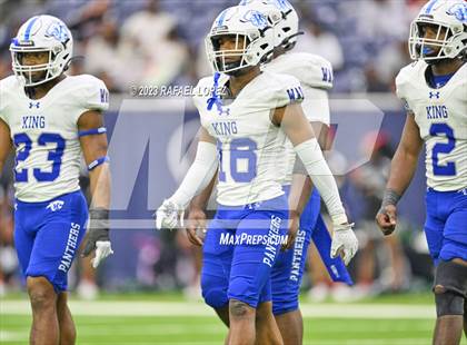 Thumbnail 2 in King vs. Fort Bend Hightower (UIL Football 6A D2 Region 3 Regional) photogallery.
