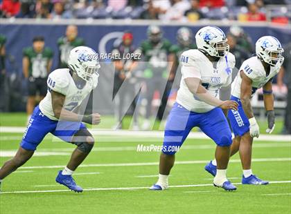 Thumbnail 2 in King vs. Fort Bend Hightower (UIL Football 6A D2 Region 3 Regional) photogallery.