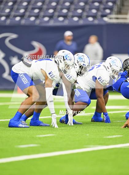 Thumbnail 3 in King vs. Fort Bend Hightower (UIL Football 6A D2 Region 3 Regional) photogallery.