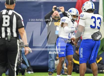 Thumbnail 1 in King vs. Fort Bend Hightower (UIL Football 6A D2 Region 3 Regional) photogallery.