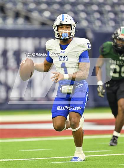 Thumbnail 2 in King vs. Fort Bend Hightower (UIL Football 6A D2 Region 3 Regional) photogallery.