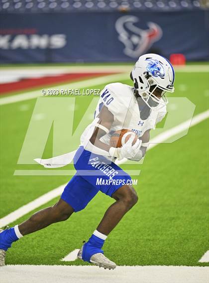 Thumbnail 3 in King vs. Fort Bend Hightower (UIL Football 6A D2 Region 3 Regional) photogallery.