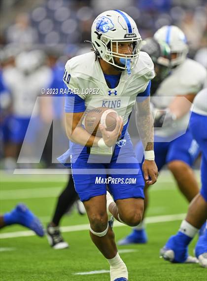 Thumbnail 2 in King vs. Fort Bend Hightower (UIL Football 6A D2 Region 3 Regional) photogallery.