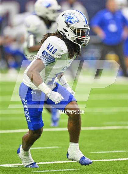 Thumbnail 1 in King vs. Fort Bend Hightower (UIL Football 6A D2 Region 3 Regional) photogallery.