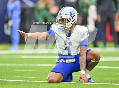 Thumbnail 1 in King vs. Fort Bend Hightower (UIL Football 6A D2 Region 3 Regional) photogallery.