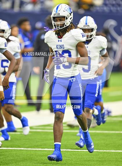 Thumbnail 1 in King vs. Fort Bend Hightower (UIL Football 6A D2 Region 3 Regional) photogallery.