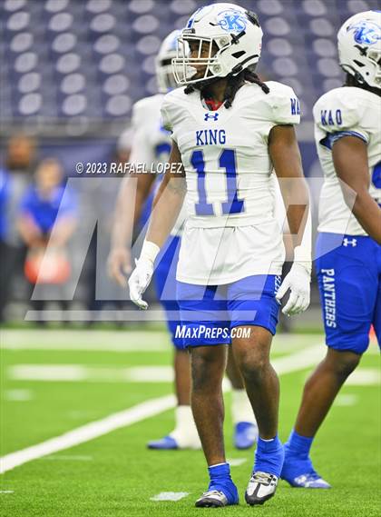 Thumbnail 2 in King vs. Fort Bend Hightower (UIL Football 6A D2 Region 3 Regional) photogallery.