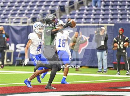 Thumbnail 1 in King vs. Fort Bend Hightower (UIL Football 6A D2 Region 3 Regional) photogallery.