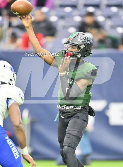 Thumbnail 2 in King vs. Fort Bend Hightower (UIL Football 6A D2 Region 3 Regional) photogallery.